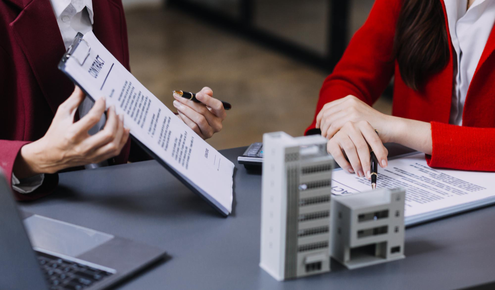 HOW TO RENEGOTIATE YOUR COMMERCIAL LEASE. HOW TO RENEGOTIATE YOUR COMMERCIAL LEASE.