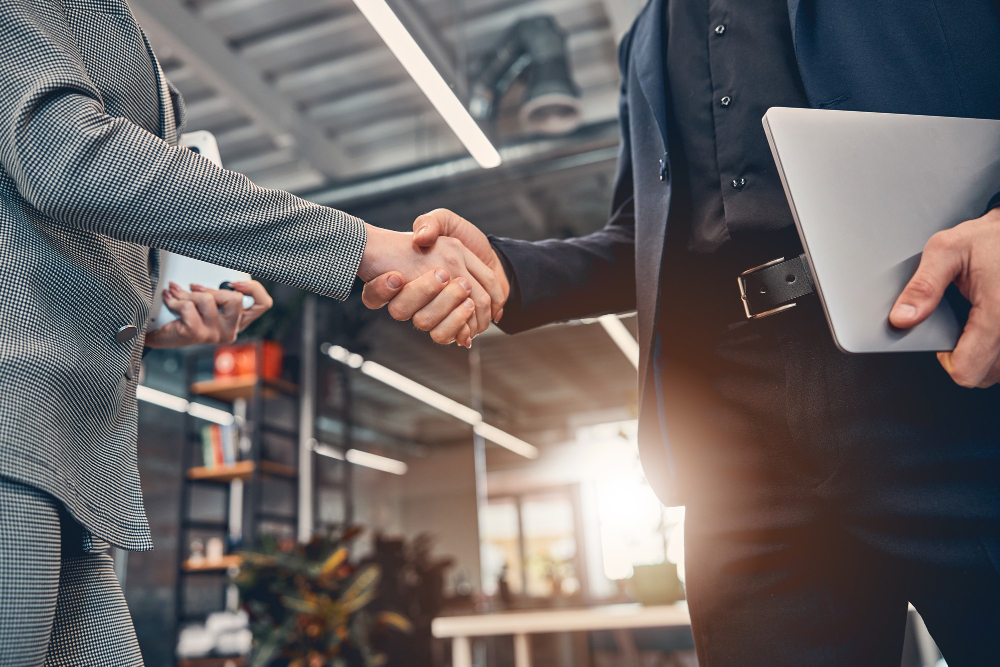 HOW TO NEGOTIATE A COMMERCIAL REAL ESTATE DEAL: TIPS FOR SUCCESSFUL NEGOTIATION HOW TO NEGOTIATE A COMMERCIAL REAL ESTATE DEAL: TIPS FOR SUCCESSFUL NEGOTIATION